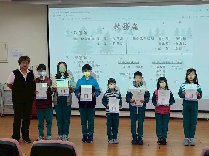 114學年度新北市學生美術比賽市賽得獎學生合照01