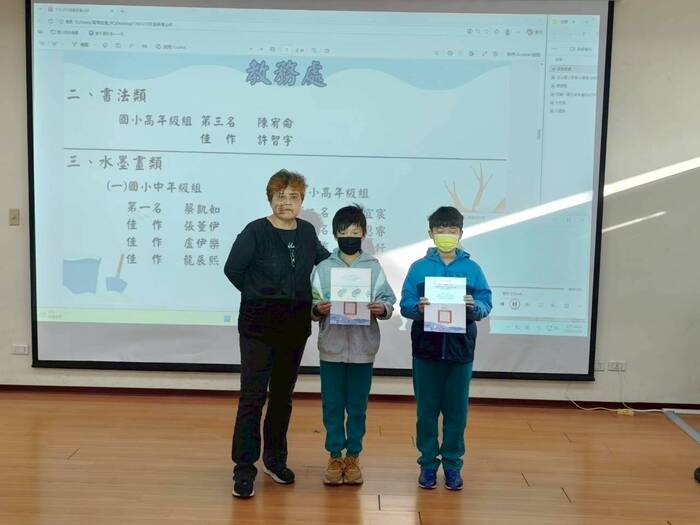 114學年度新北市學生美術比賽市賽得獎學生合照05