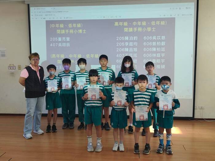 小小哈書人