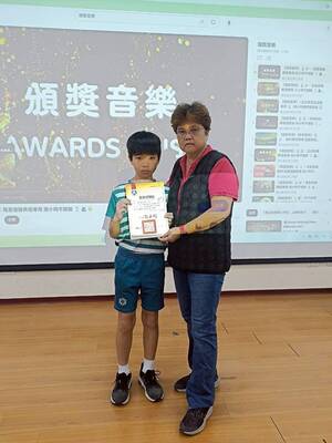 賀！本校404王竑允 參加中華民國第65屆中小學科學展覽會 以「梳子不梳頭-梳子壩對流速降低與水質的影響」榮獲 國小組生活與應用科學(三)科大會獎(鄉土)教材獎圖片